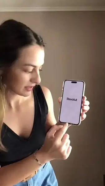 Кадр рекламы Play to Win