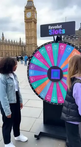 Кадр рекламы Velvet Odds Circle