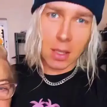 Кадр рекламы 𝐒𝐤𝐨𝐥𝐢𝐦 𝐂𝐚𝐬𝐢𝐧𝐨