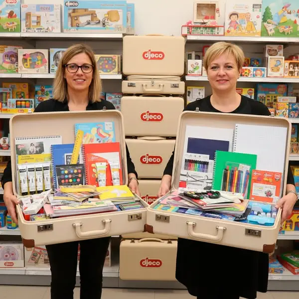 Кадр рекламы Centre d'art pour enfants