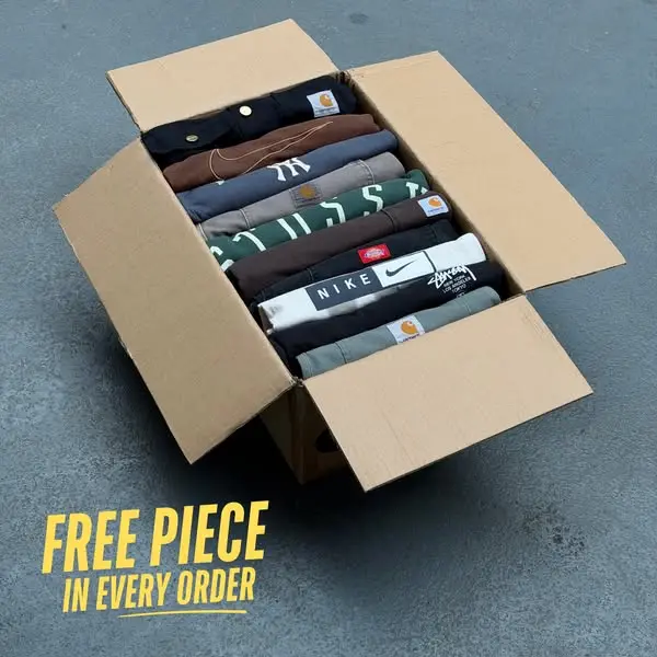 Кадр рекламы EV’s clothing boxes
