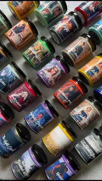 Кадр рекламы luna_bookish_flames_candles