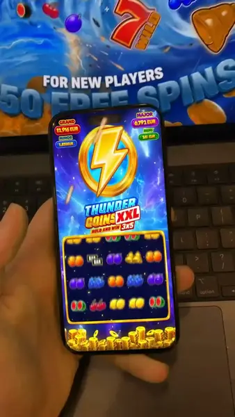 Кадр рекламы Top Slots
