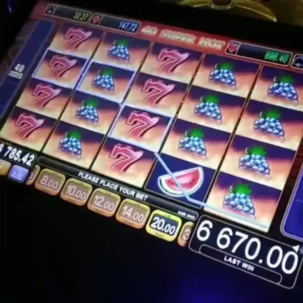 Кадр рекламы Play Online