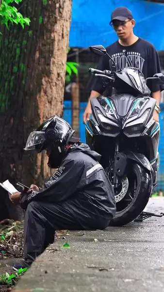 Кадр рекламы Fromene Brown J