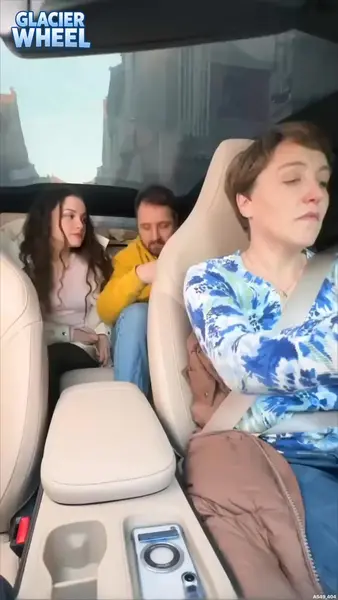 Кадр рекламы Sandra Ward