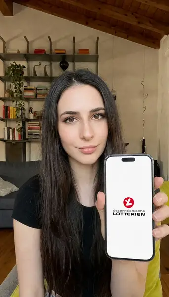 Кадр рекламы Clara Rosenfeld