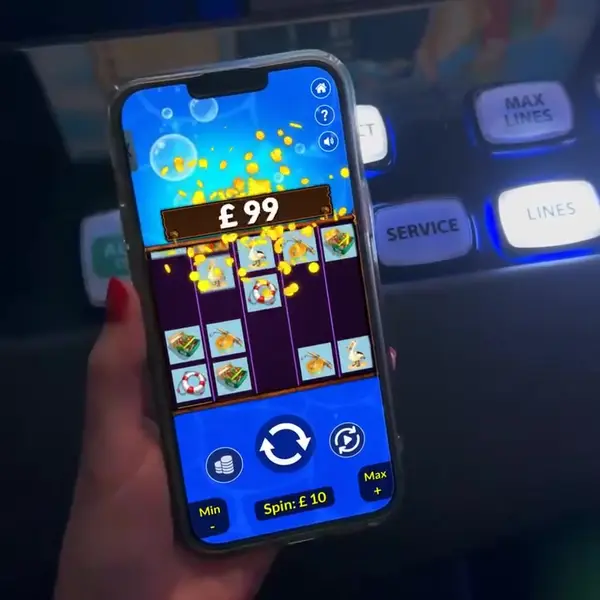 Кадр рекламы Smart Risk