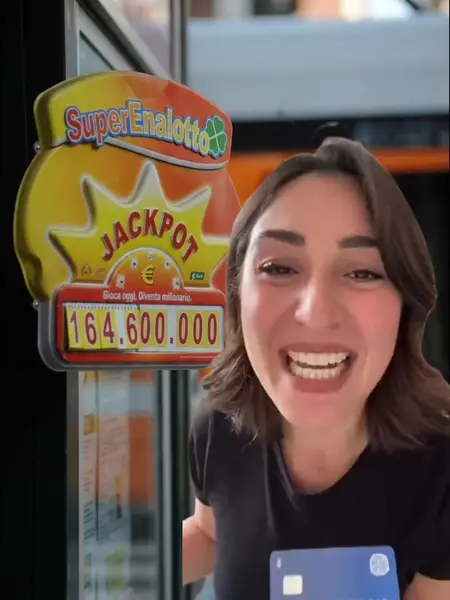 Кадр рекламы Play Online