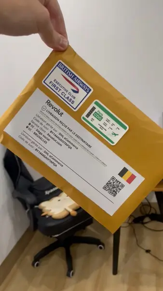 Кадр рекламы OriginalRevolut
