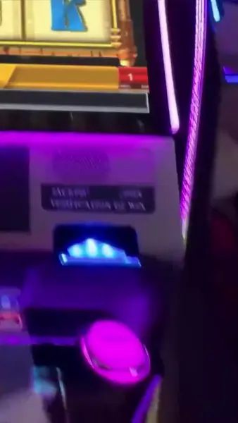 Кадр рекламы Slot Play Zone