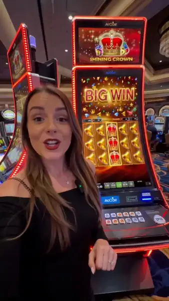 Кадр рекламы Top Slots