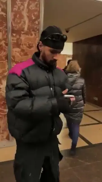 Кадр рекламы Bereits auf deinem Handy