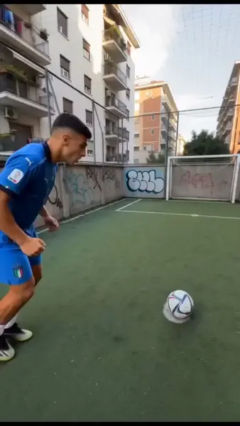 Кадр рекламы Mai Kim