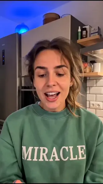 Кадр рекламы Mackenzie Chloe Lydia