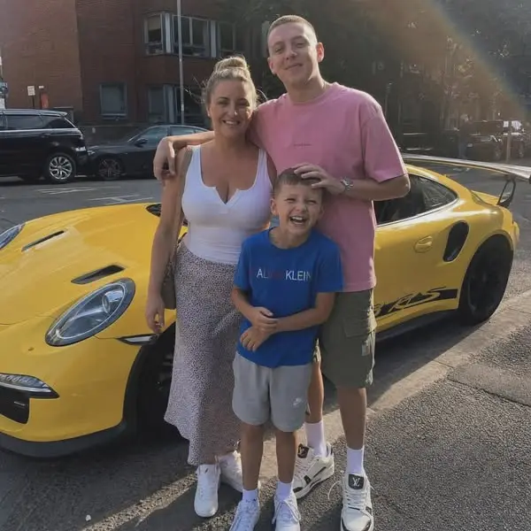 Кадр рекламы Holly Reed