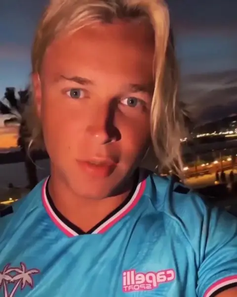 Кадр рекламы Mr. Yep lot