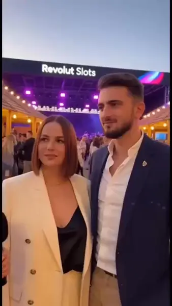 Кадр рекламы Starburst Casino