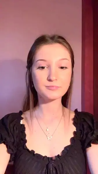 Кадр рекламы Gold Chick