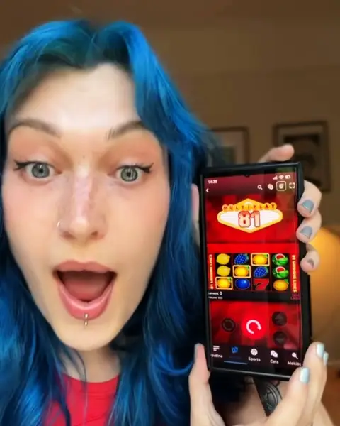 Кадр рекламы Legendary Slot
