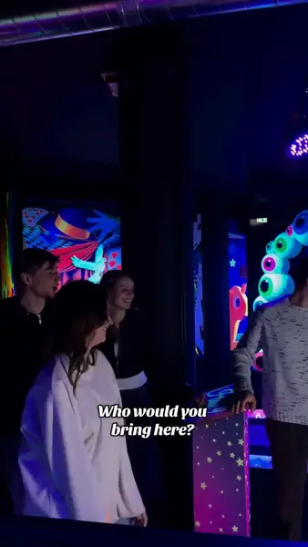 Кадр рекламы GlowGolf Amsterdam Sloterdijk