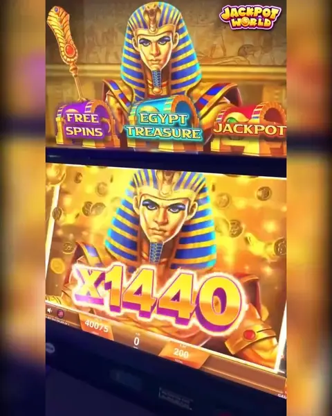Кадр рекламы Royal Slots FR