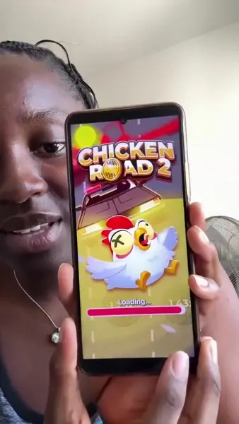 Кадр рекламы Chicken Road Spins