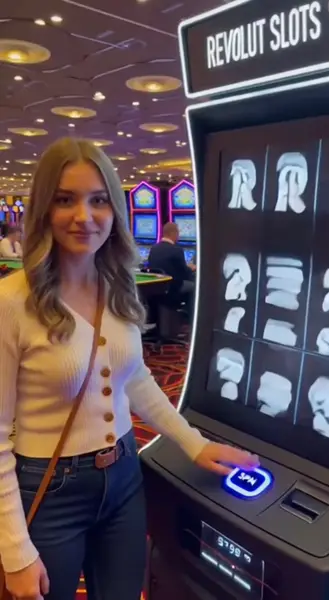 Кадр рекламы Golden Spin Room