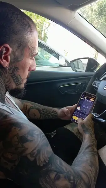 Кадр рекламы Ch1cken Drift