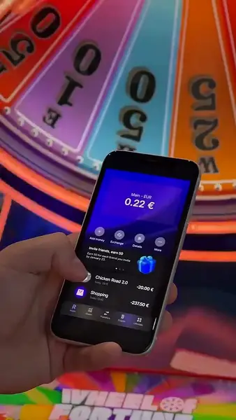 Кадр рекламы Play now