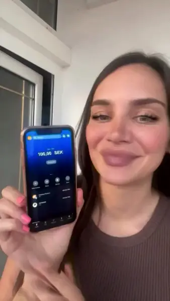 Кадр рекламы Selfassured Humongous