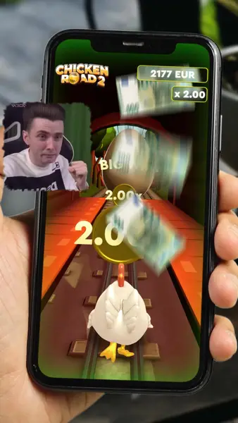 Кадр рекламы Chicken Road