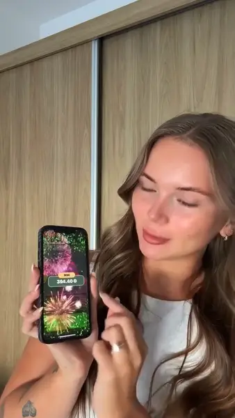 Кадр рекламы Cole Kay Logan