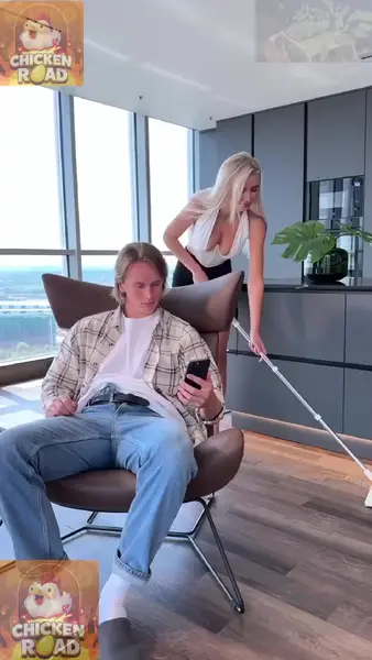 Кадр рекламы Mega Chick Rush 2.0