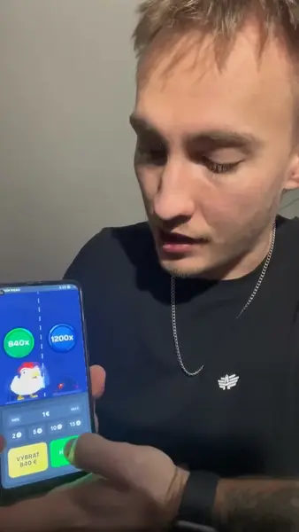 Кадр рекламы Russ Langston Kyle