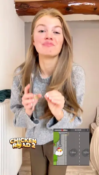 Кадр рекламы Lucky Chiken