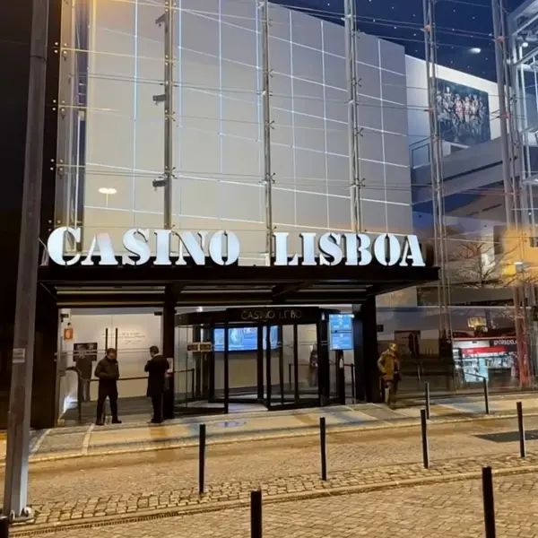 Кадр рекламы Lisboa Life