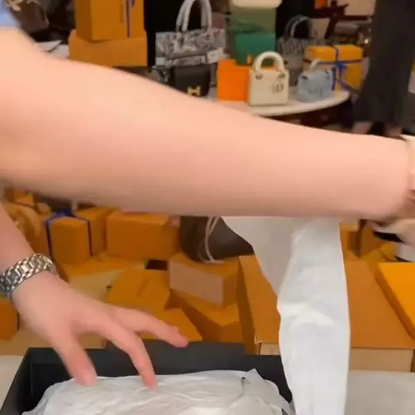 Кадр рекламы YYDS1