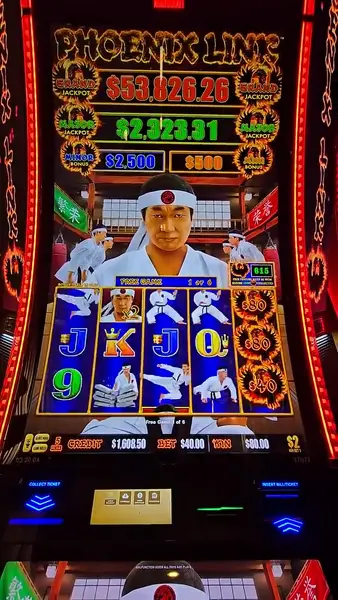 Кадр рекламы Phoenix Link Casino