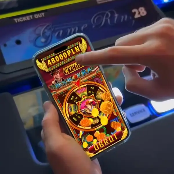 Кадр рекламы Play Online
