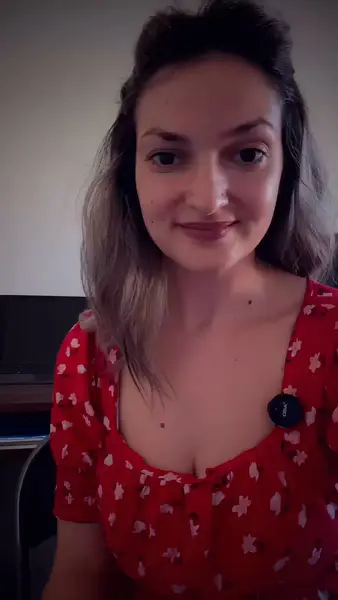 Кадр рекламы Loy Julie Buckalew