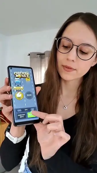 Кадр рекламы Lucky Fruits