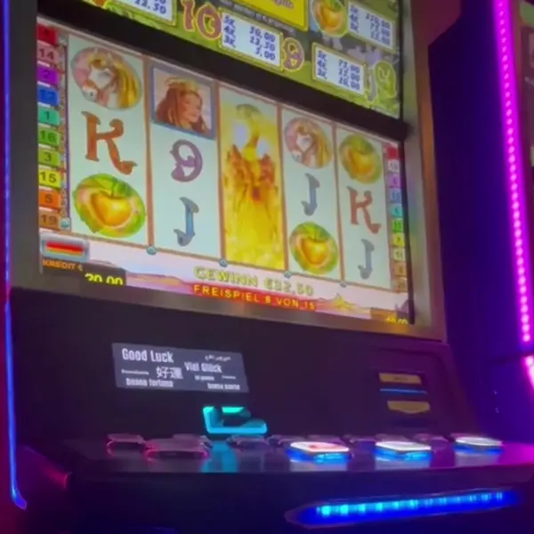 Кадр рекламы Online Play