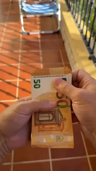 Кадр рекламы Trần Lan