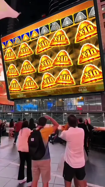 Кадр рекламы Golden Move