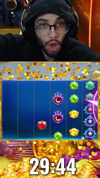 Кадр рекламы Online Slots