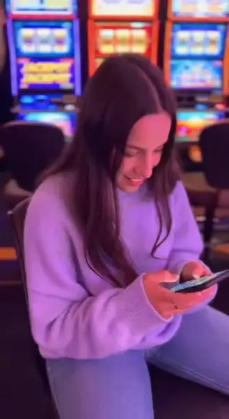 Кадр рекламы Cash Cascade