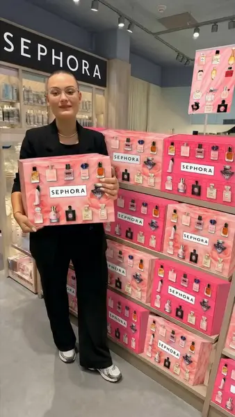 Кадр рекламы Mini Parfumes FR