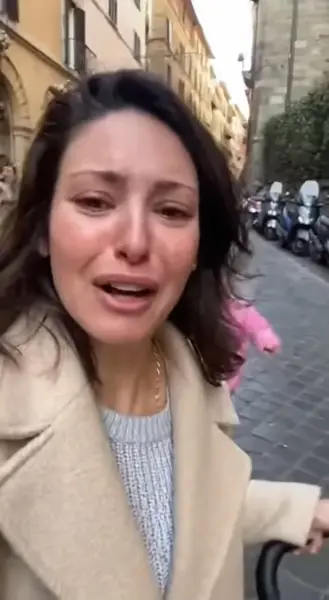 Кадр рекламы Angela Munoz