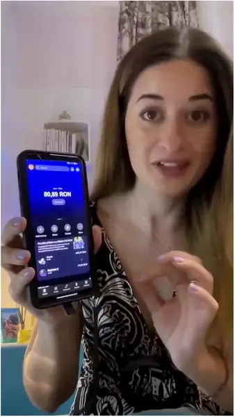 Кадр рекламы Katie Fenimore Kirsten